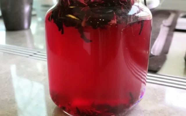 Cold Brew Hibiscus Tea: 7 Delicious Secrets for the Ultimate Refreshing Drink