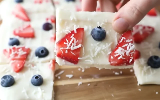 Frozen Yogurt Berry Bark: 7 Delicious Recipes for an Incredible Healthy Snack